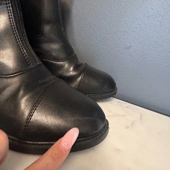 AÜKEN Front-Zip Black Boots - Picture 3 of 8